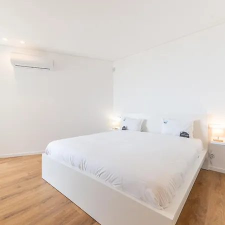 Waterfront Luxury Ocean View דירה *