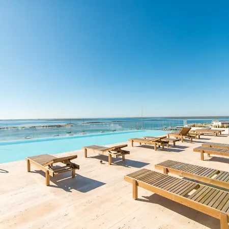 Waterfront Luxury Ocean View Apartment *