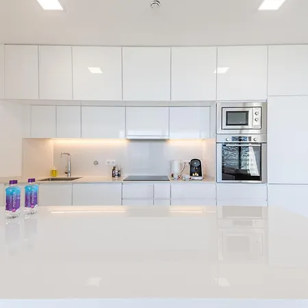 Waterfront Luxury Ocean View Apartment *