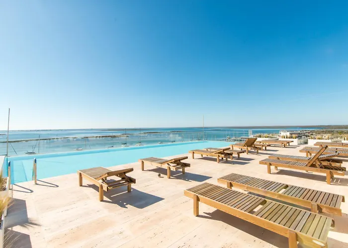 Waterfront Luxury Ocean View Apartment *