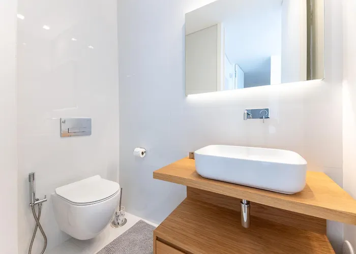 Waterfront Luxury Ocean View Apartment