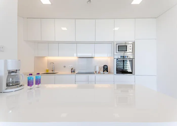 Waterfront Luxury Ocean View Apartment *